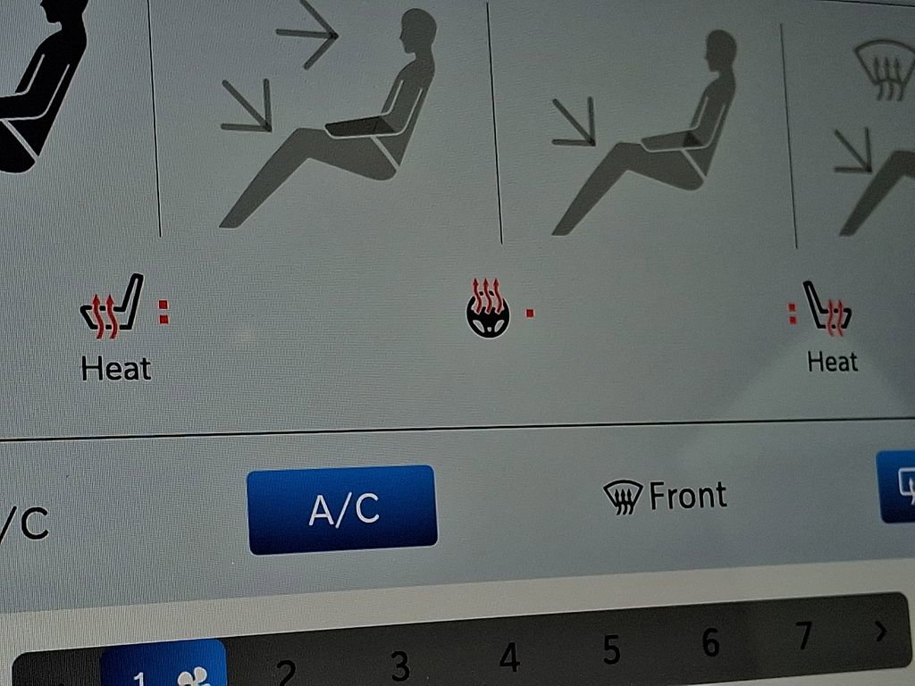 Used 2024 Chrysler Pacifica Touring-L image 25