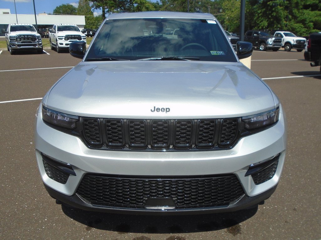 New 2025 Jeep Grand Cherokee Limited w/ Black Appearance Package AWD/4WD image 5