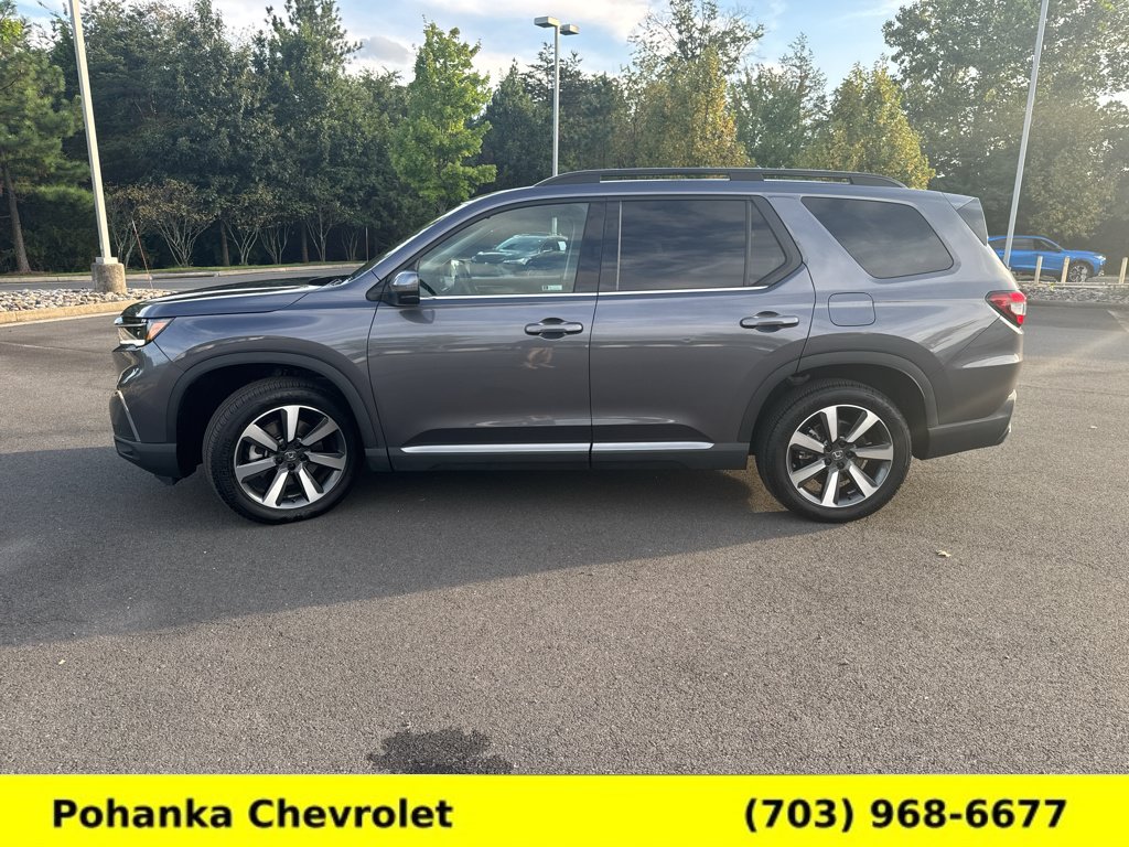 Used 2025 Honda Pilot Touring image 4