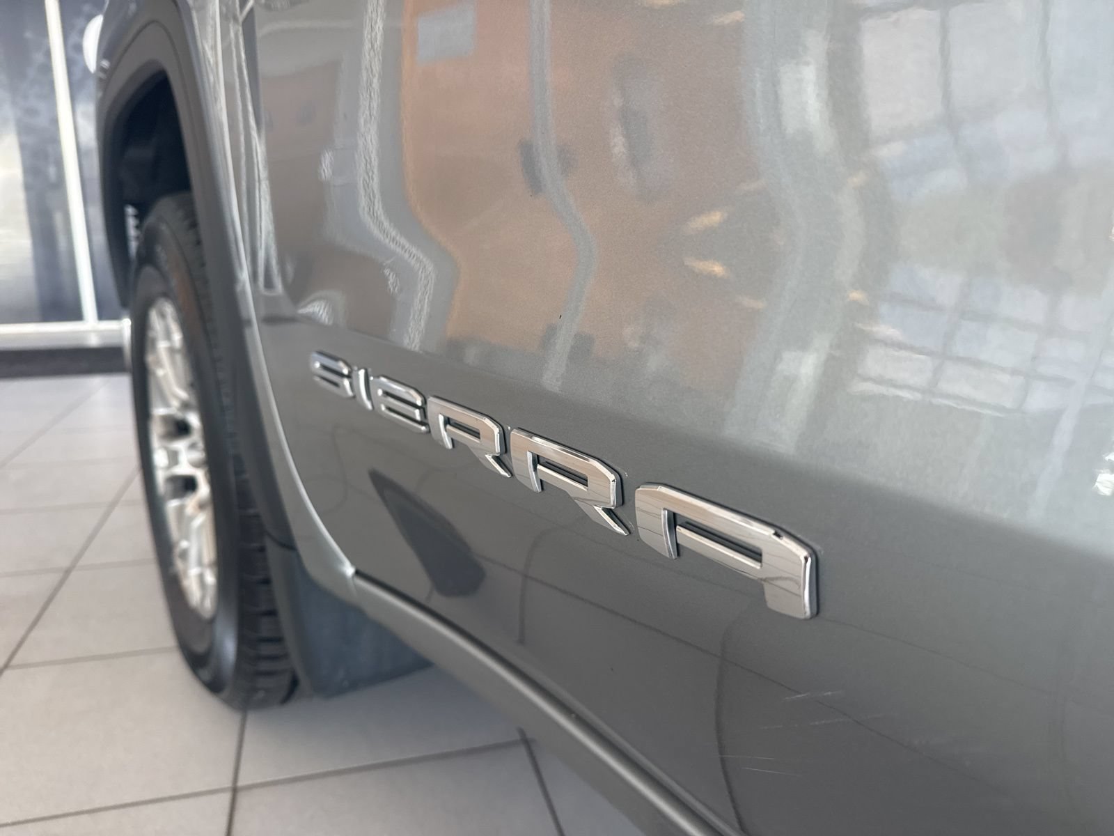 Used 2024 GMC Sierra 1500 SLT AWD/4WD image 16
