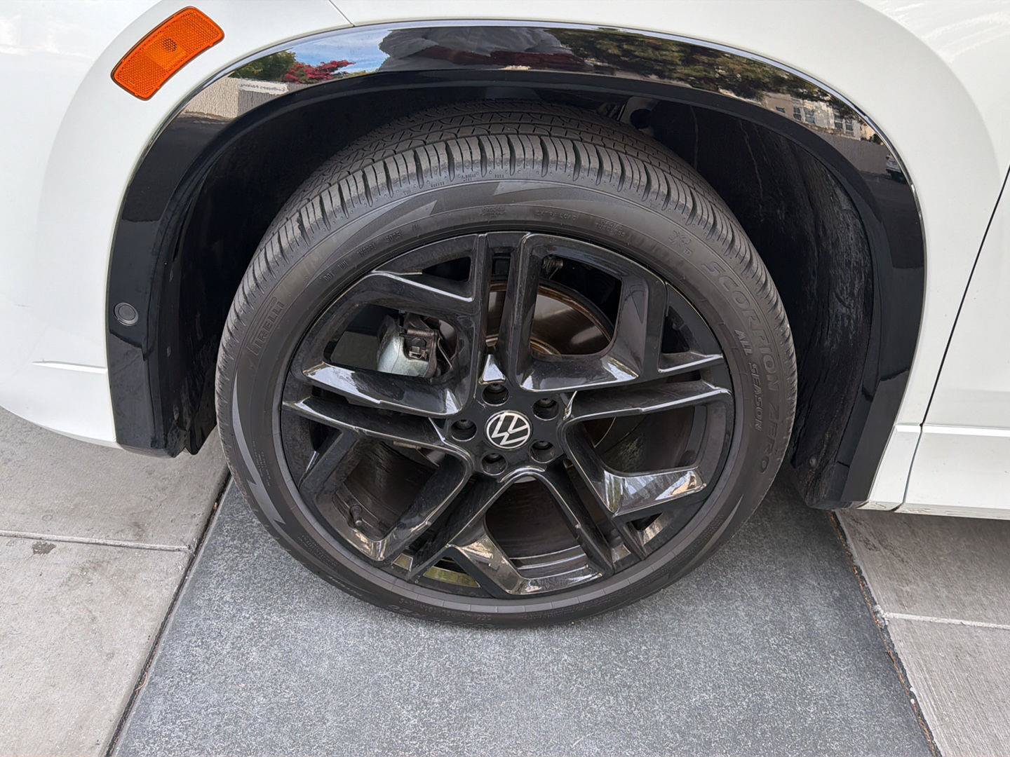 Certified 2026 Volkswagen Tiguan SE R-Line FWD image 9