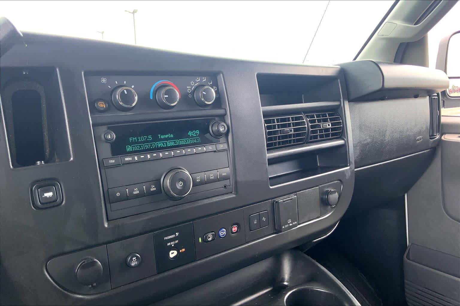 Used 2025 GMC Savana 3500 LT w/ LT Preferred Equipment Group RWD image 31