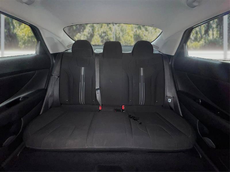 Used 2023 Hyundai Elantra SEL w/ Preferred Accessory Package FWD image 15