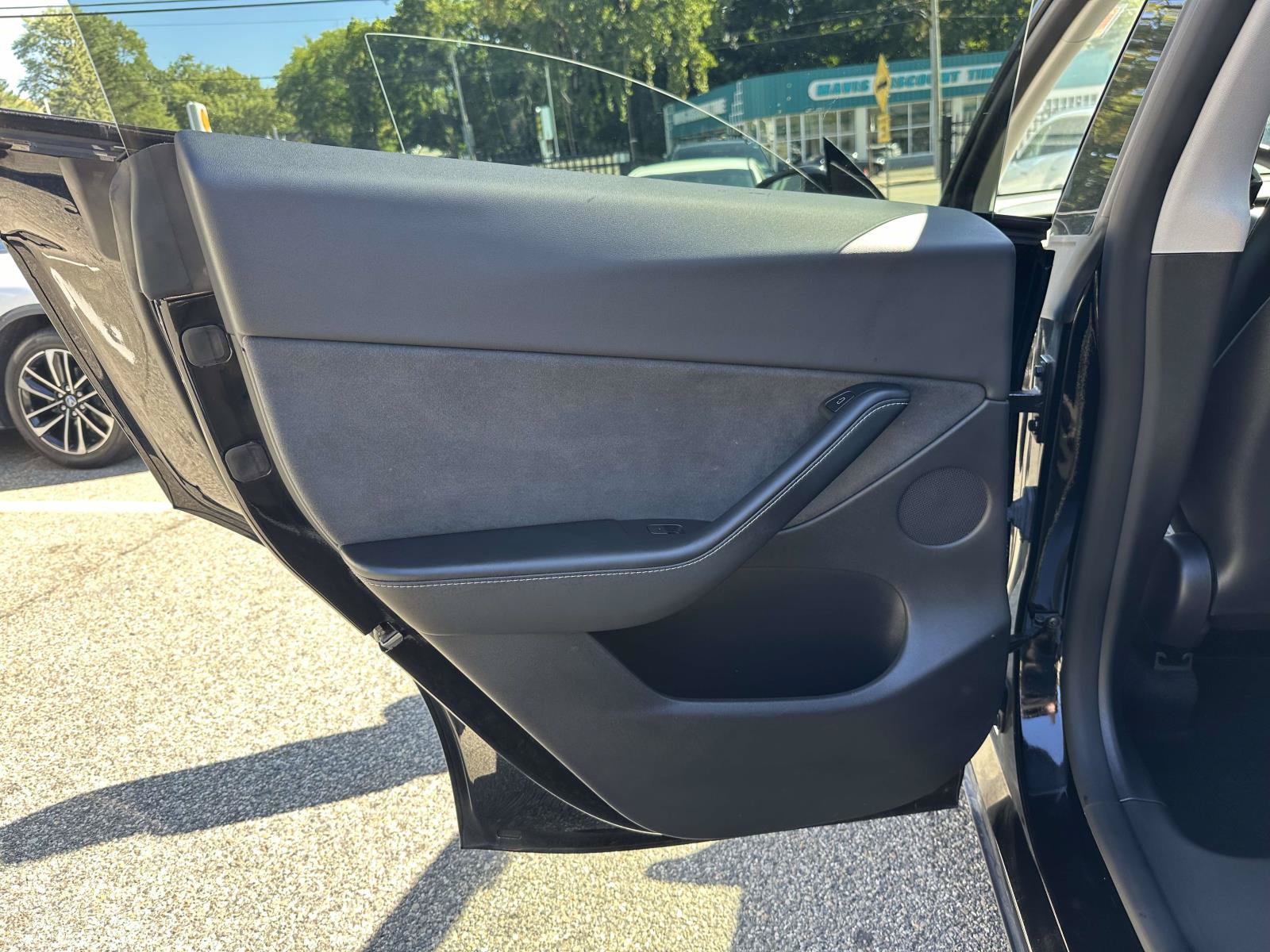 Used 2022 Tesla Model Y Long Range AWD/4WD image 19