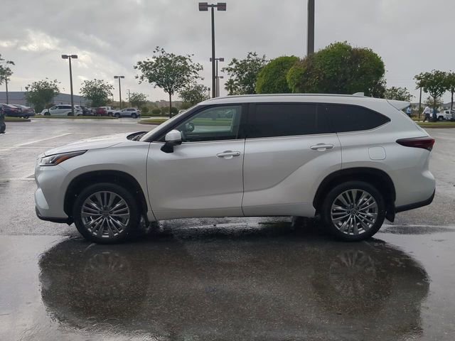 Used 2024 Toyota Highlander Platinum image 7