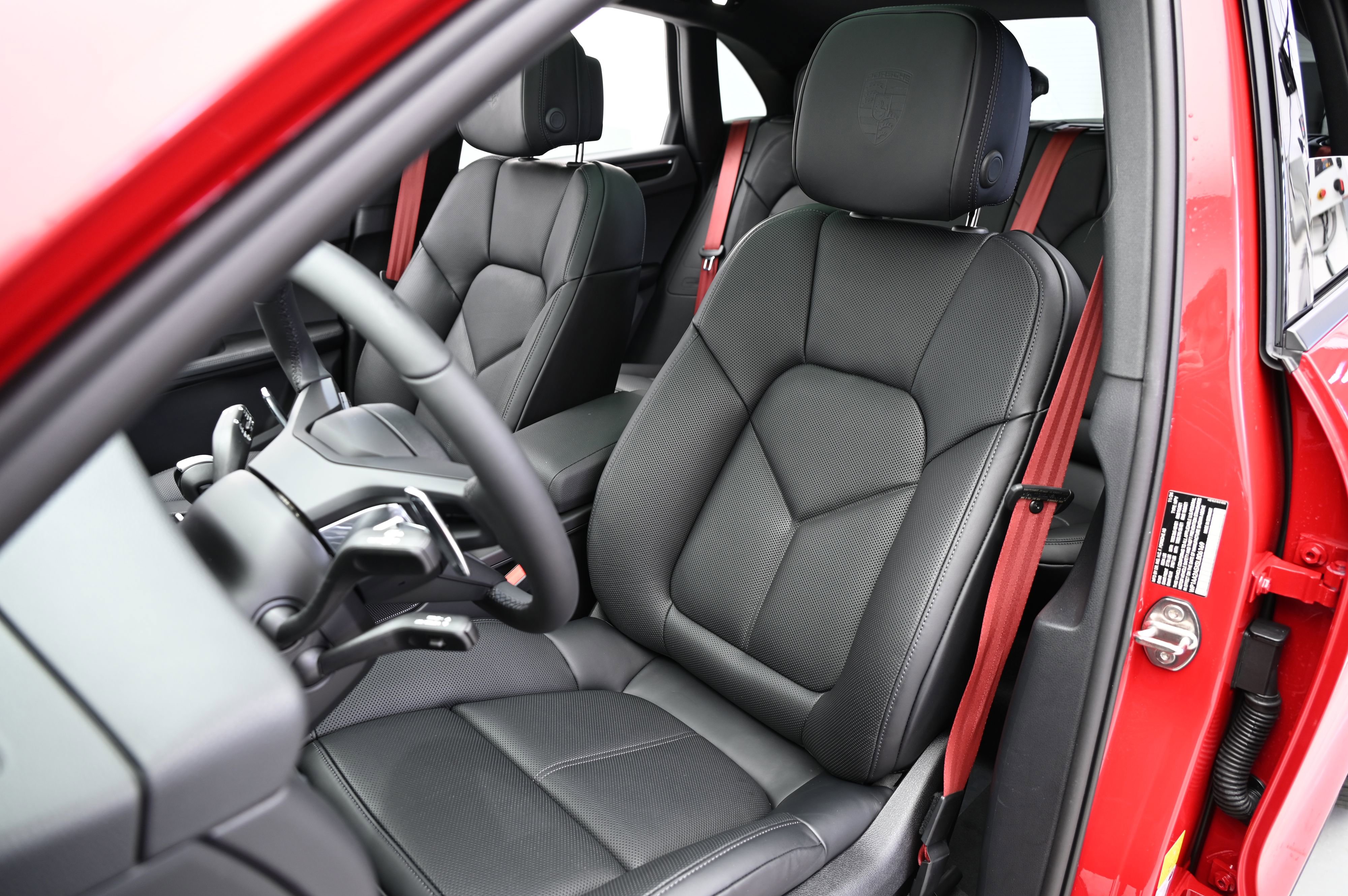 Used 2025 Porsche Macan image 5