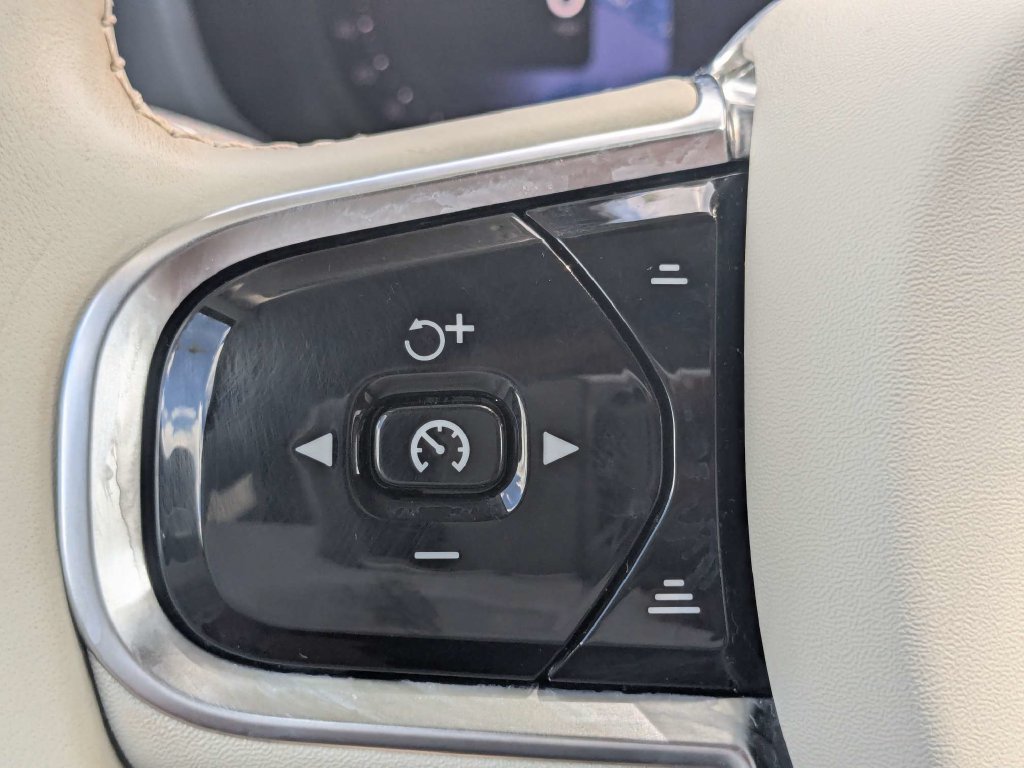 Certified 2024 Volvo XC60 B5 Plus w/ Protection Package Premier AWD/4WD image 34