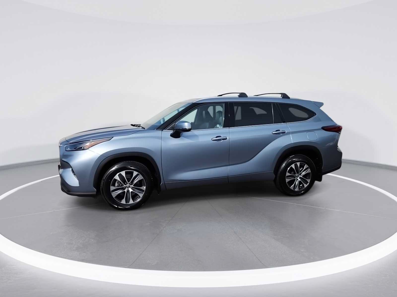 Certified 2022 Toyota Highlander XLE AWD/4WD image 4
