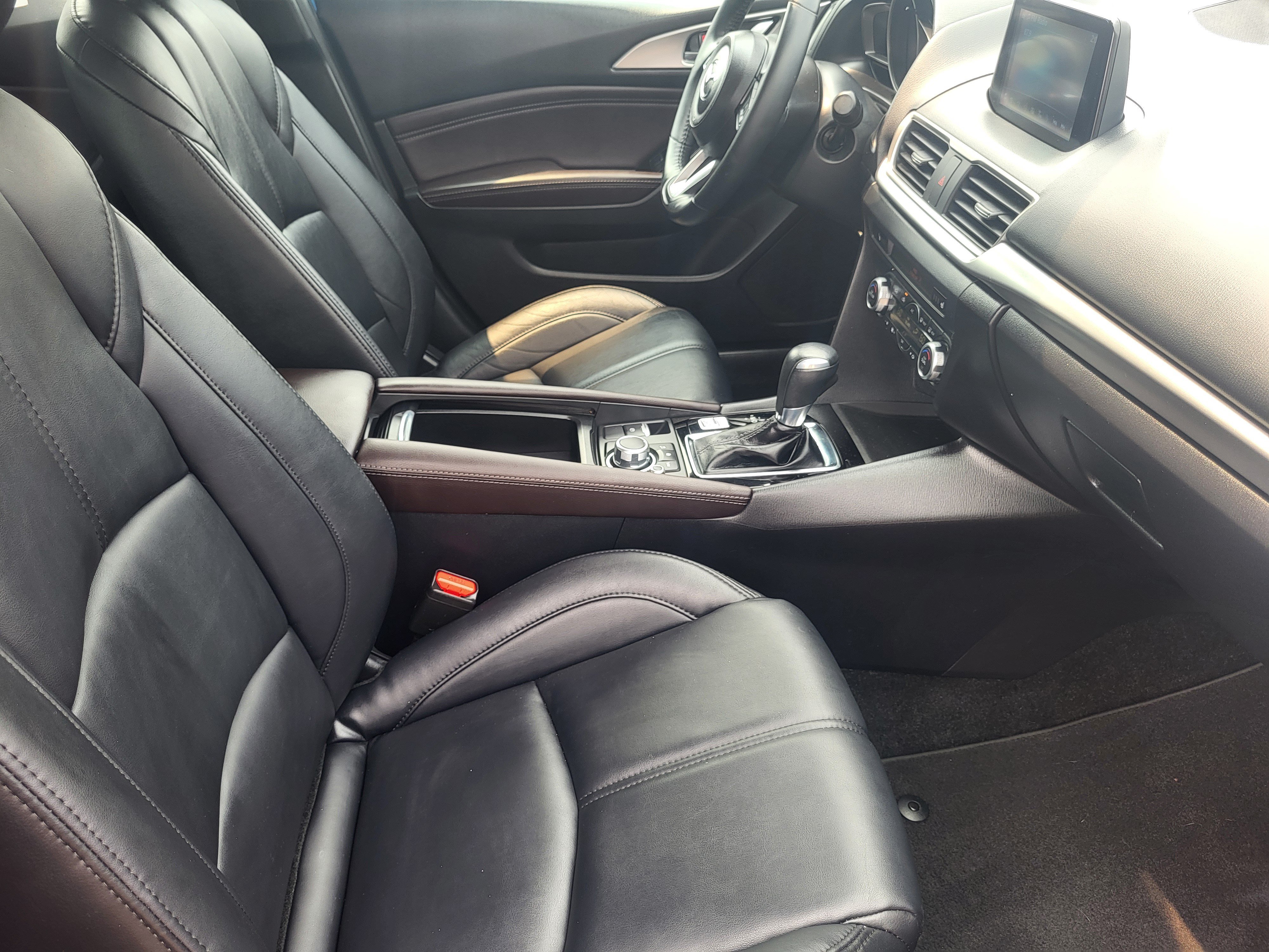 Used 2018 MAZDA MAZDA3 Touring FWD image 11