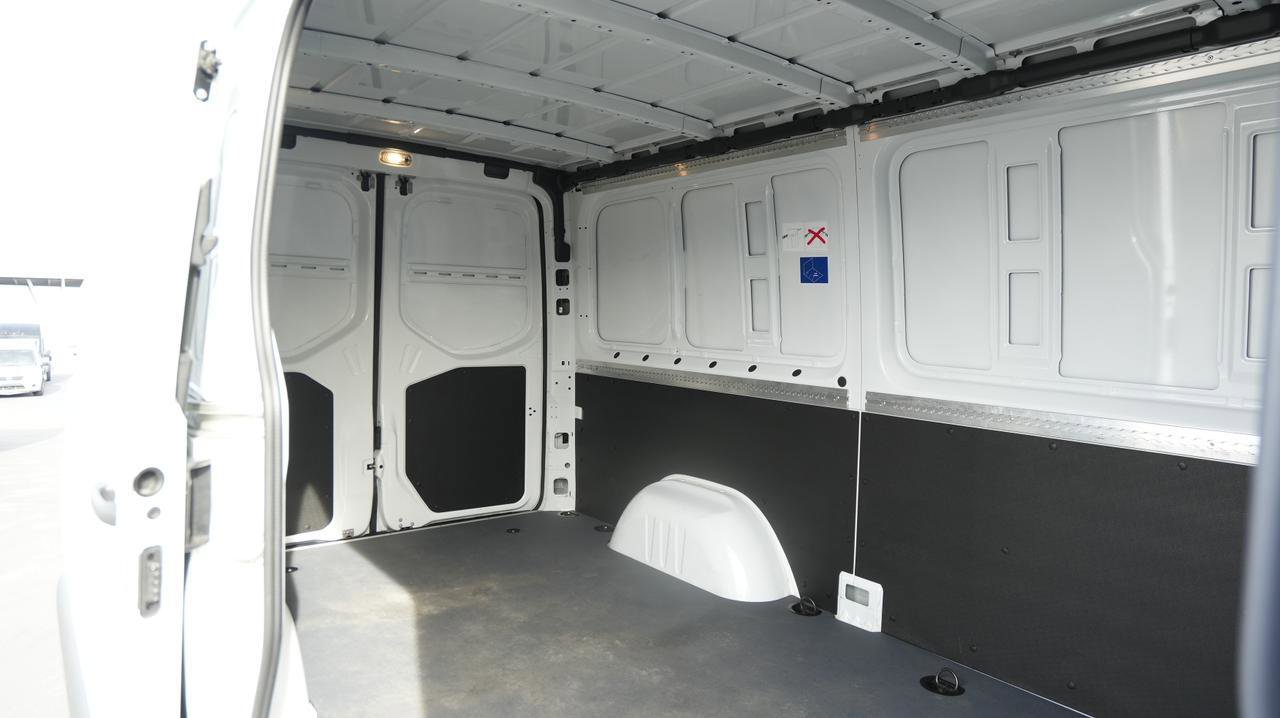Used 2025 Mercedes-Benz Sprinter 2500 image 9