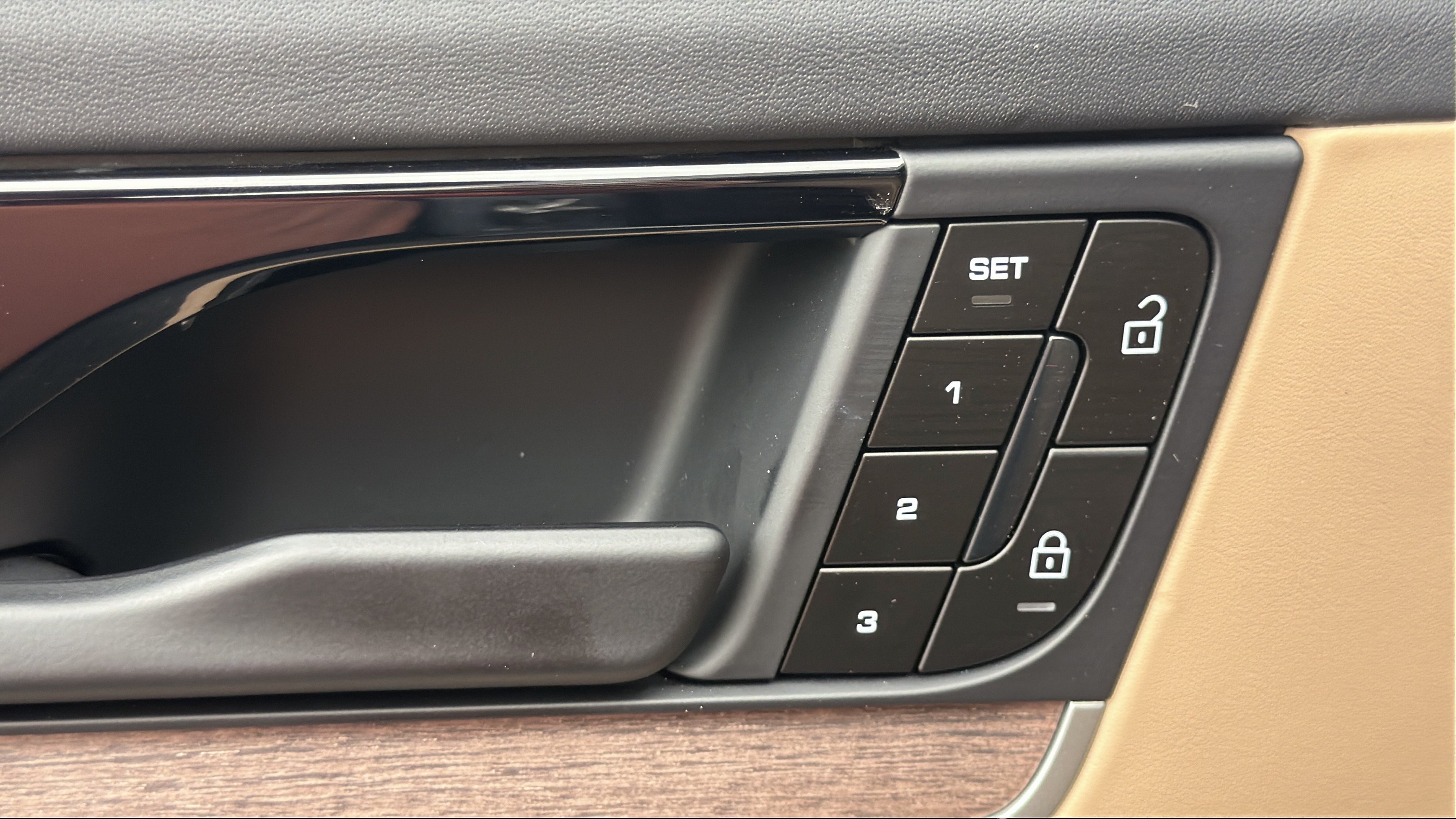 Certified 2024 Porsche Cayenne Turbo AWD/4WD image 23