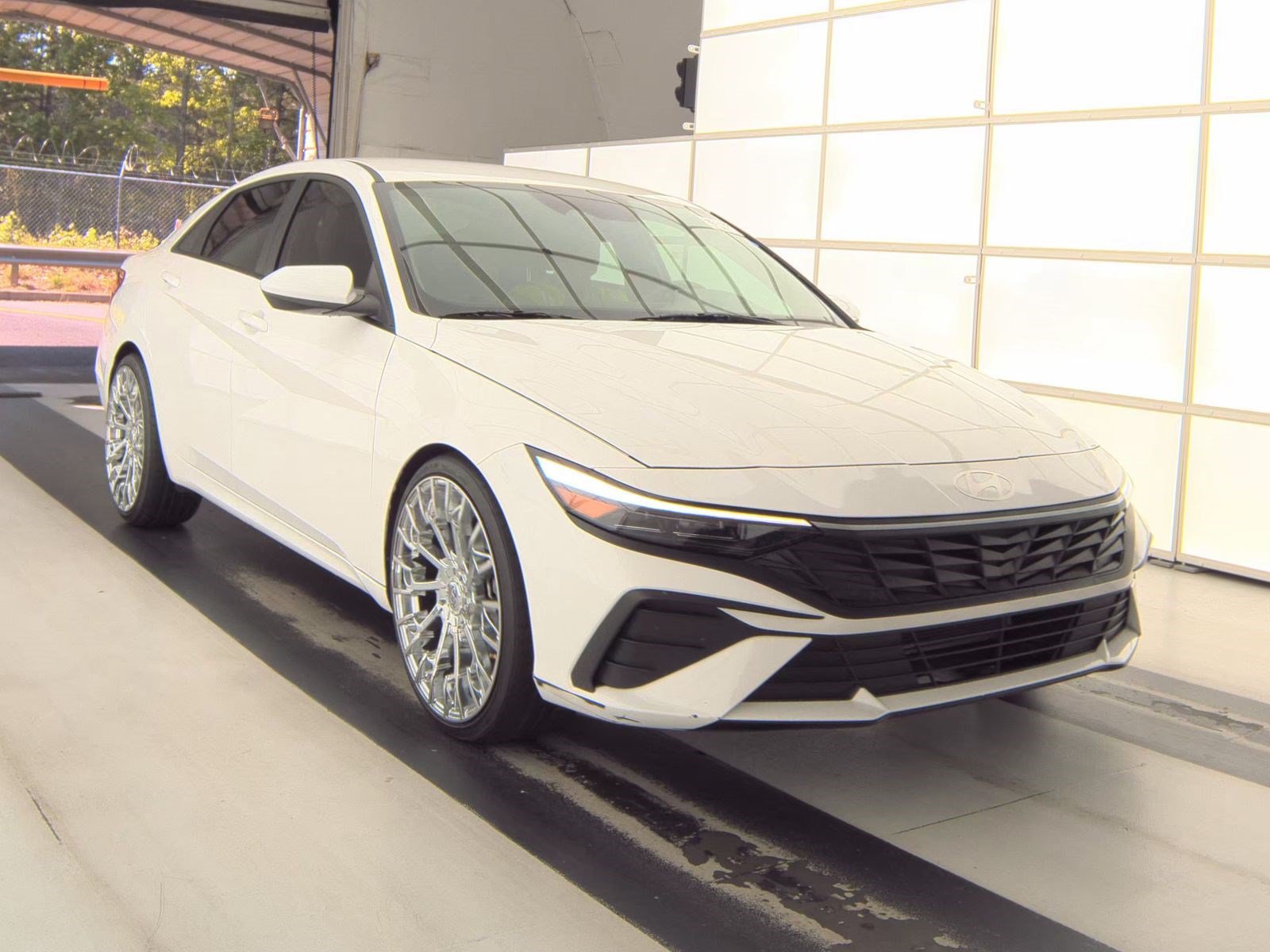 Used 2025 Hyundai Elantra SE FWD image 4