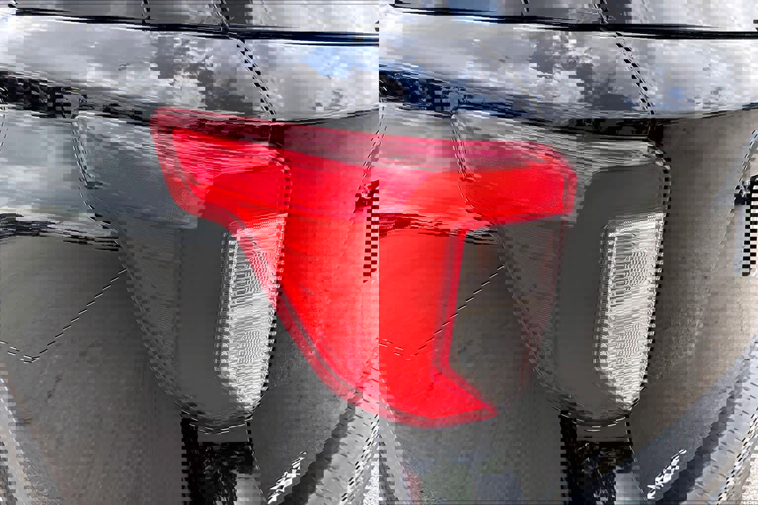 Used 2022 Ford Explorer XLT w/ Equipment Group 202A image 28