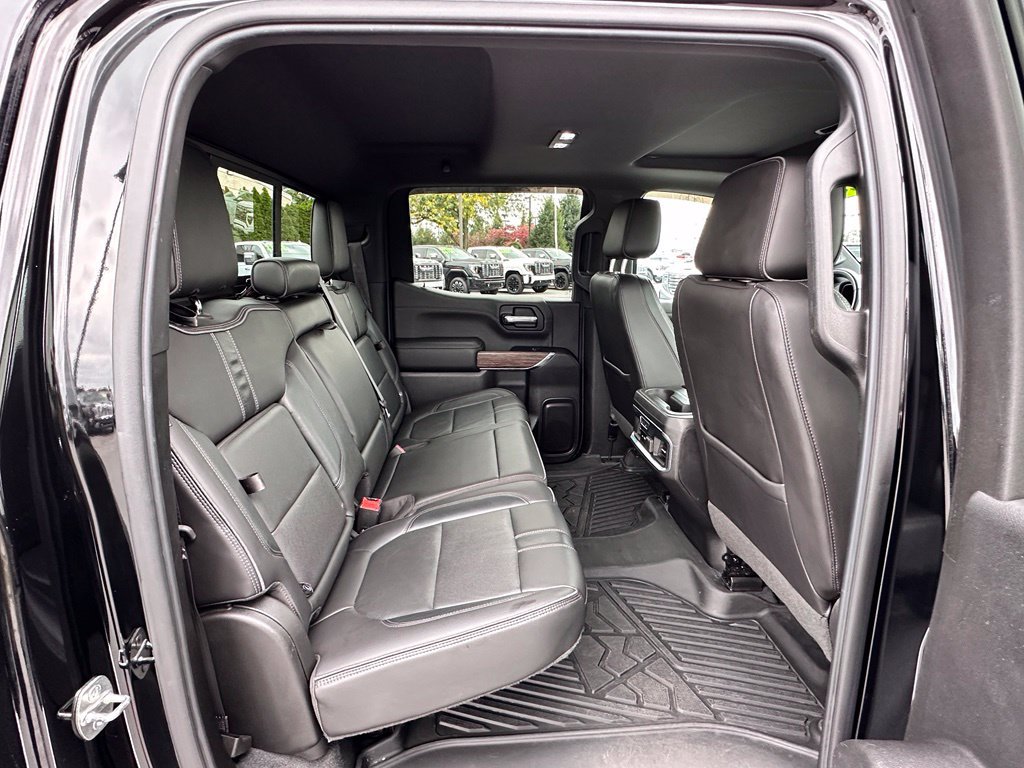 Used 2019 Chevrolet Silverado 1500 High Country w/ Technology Package AWD/4WD image 17