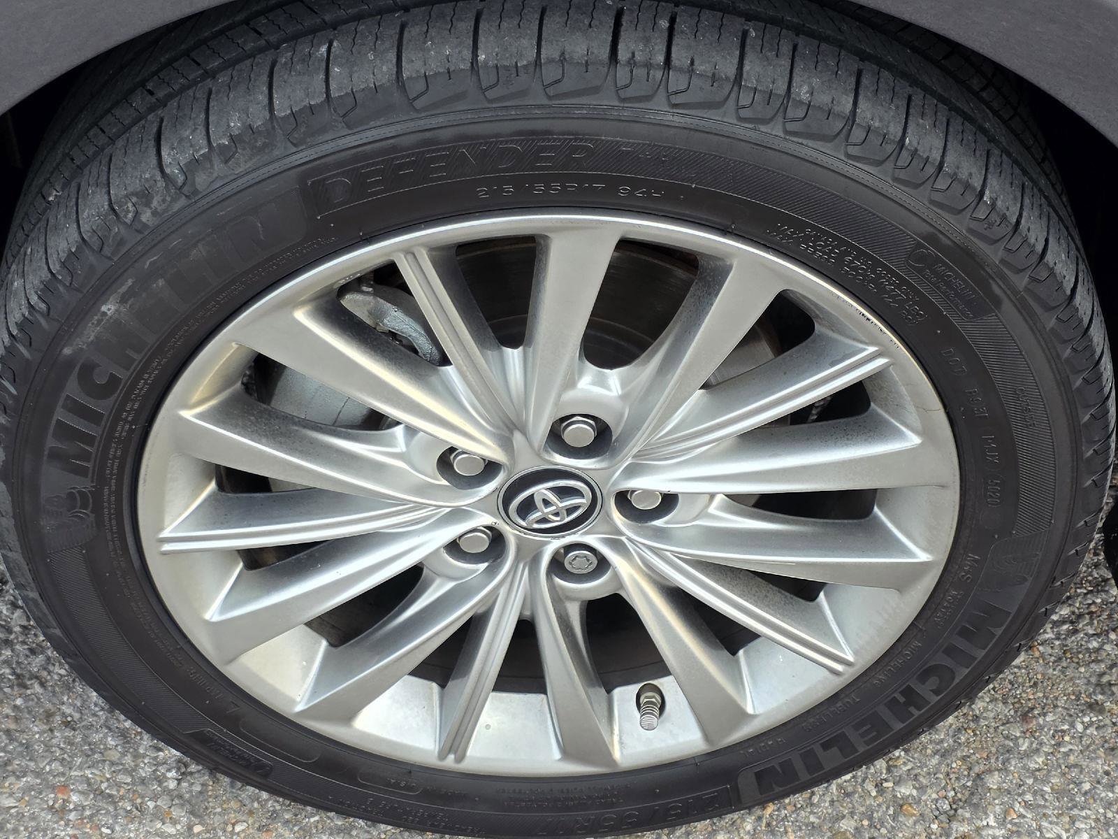 Used 2018 Toyota Avalon Limited image 49