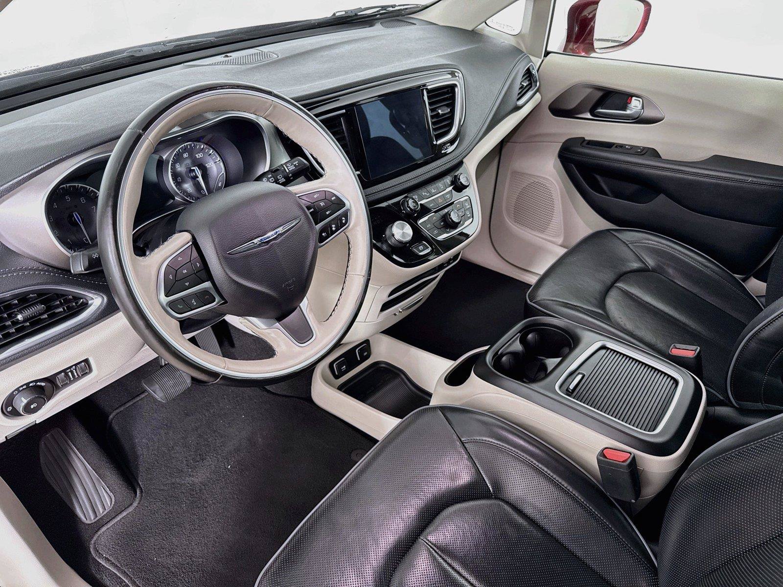 Used 2019 Chrysler Pacifica Limited w/ Advanced Safetytec Group FWD image 14