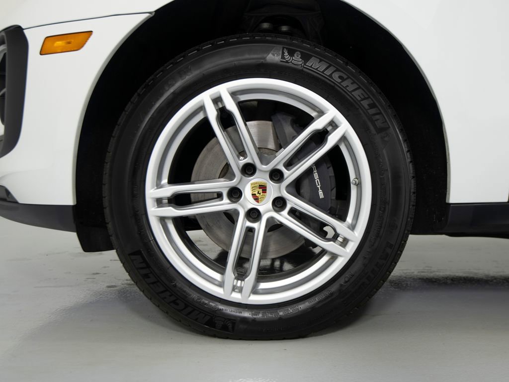 Certified 2025 Porsche Macan image 14