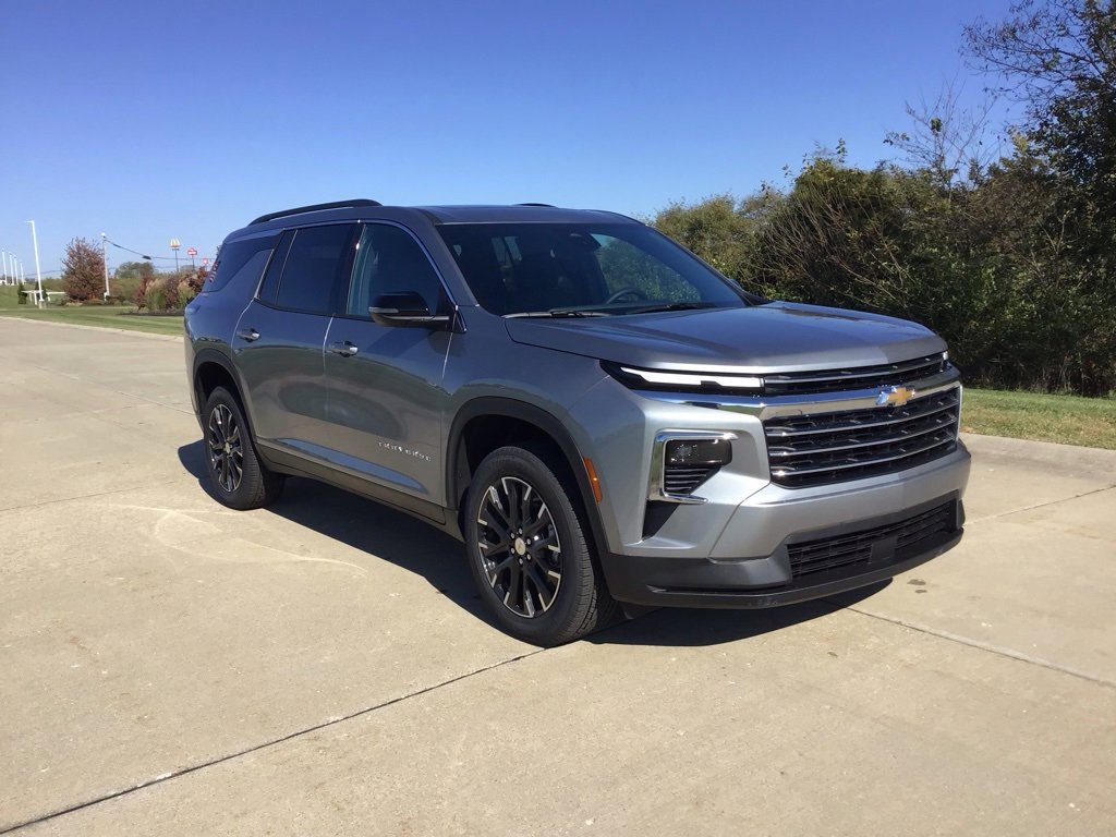 New 2026 Chevrolet Traverse LT w/ Sun and Wheel Package image 1