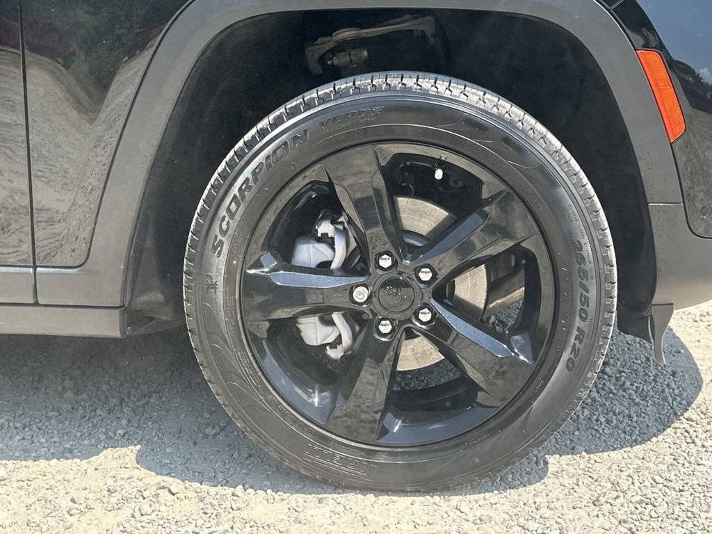 Used 2023 Jeep Grand Cherokee Limited w/ Luxury Tech Group II RWD image 13