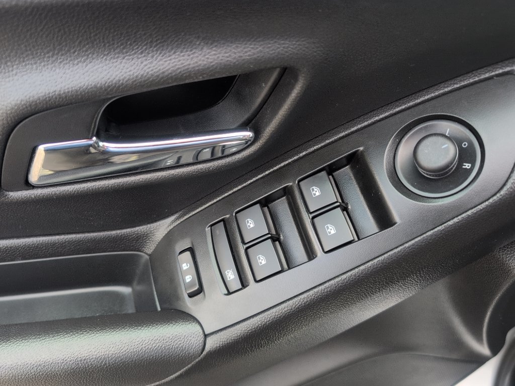 Used 2019 Chevrolet Trax LT w/ LT Convenience Package FWD image 13