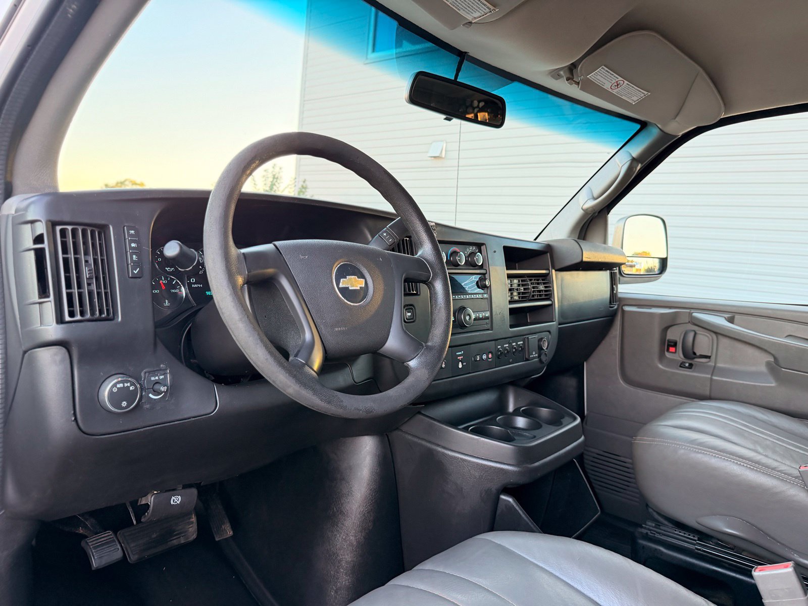 Used 2015 Chevrolet Express 2500 RWD image 19