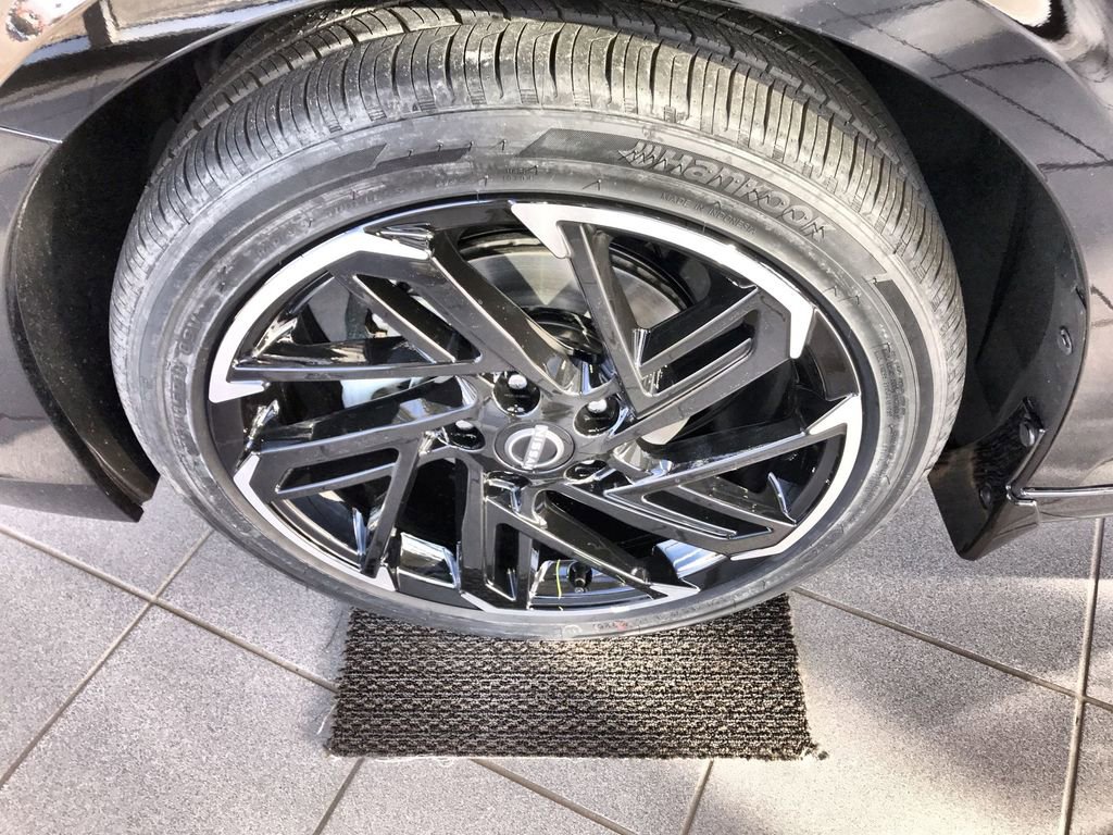 New 2026 Nissan Sentra SR w/ SR Premium Package FWD image 10