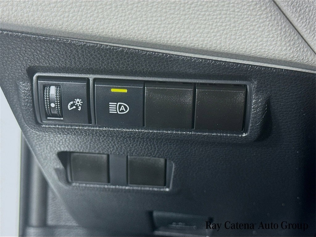 Used 2023 Toyota Corolla Cross L image 10