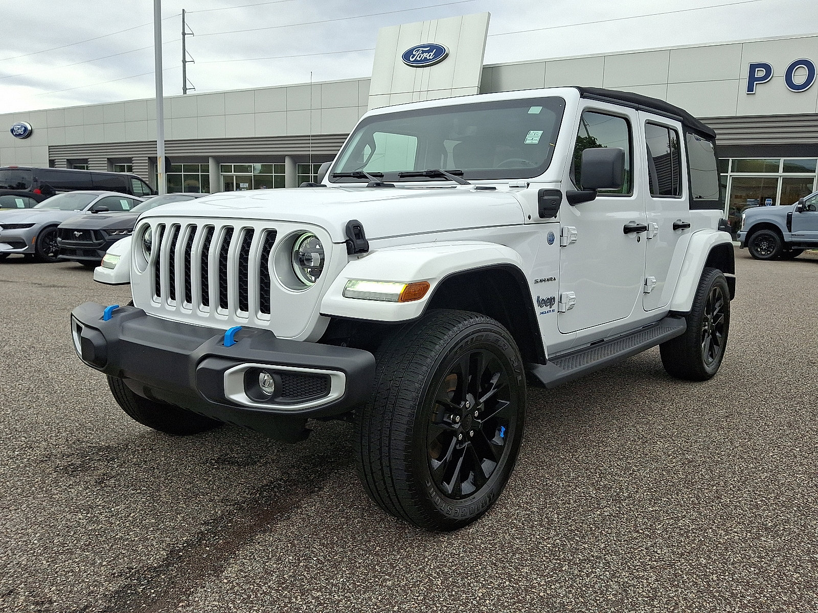 Used 2023 Jeep Wrangler Sahara w/ Cold Weather Group image 4