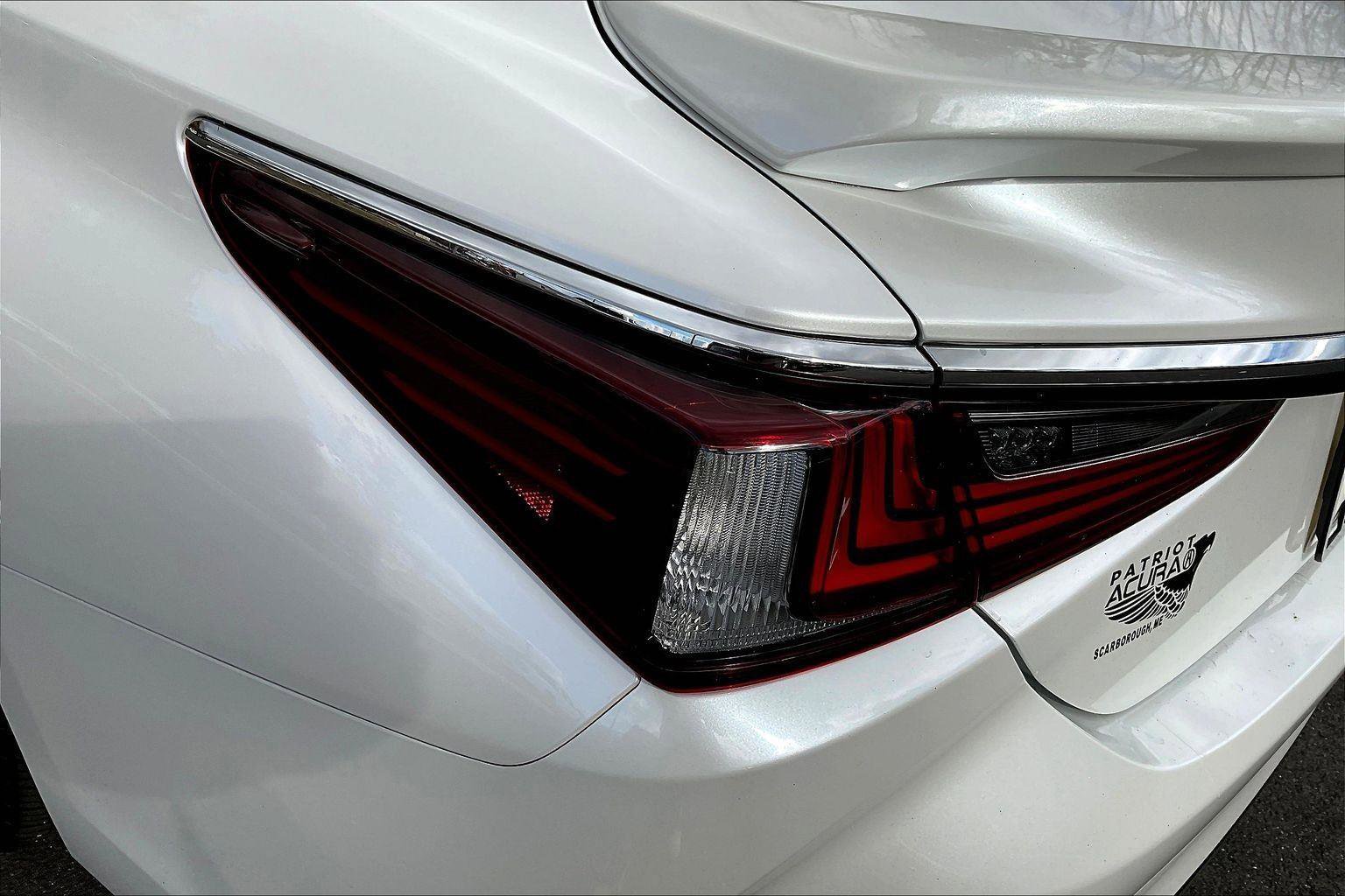 Used 2025 Lexus ES 300h w/ Luxury Package image 32