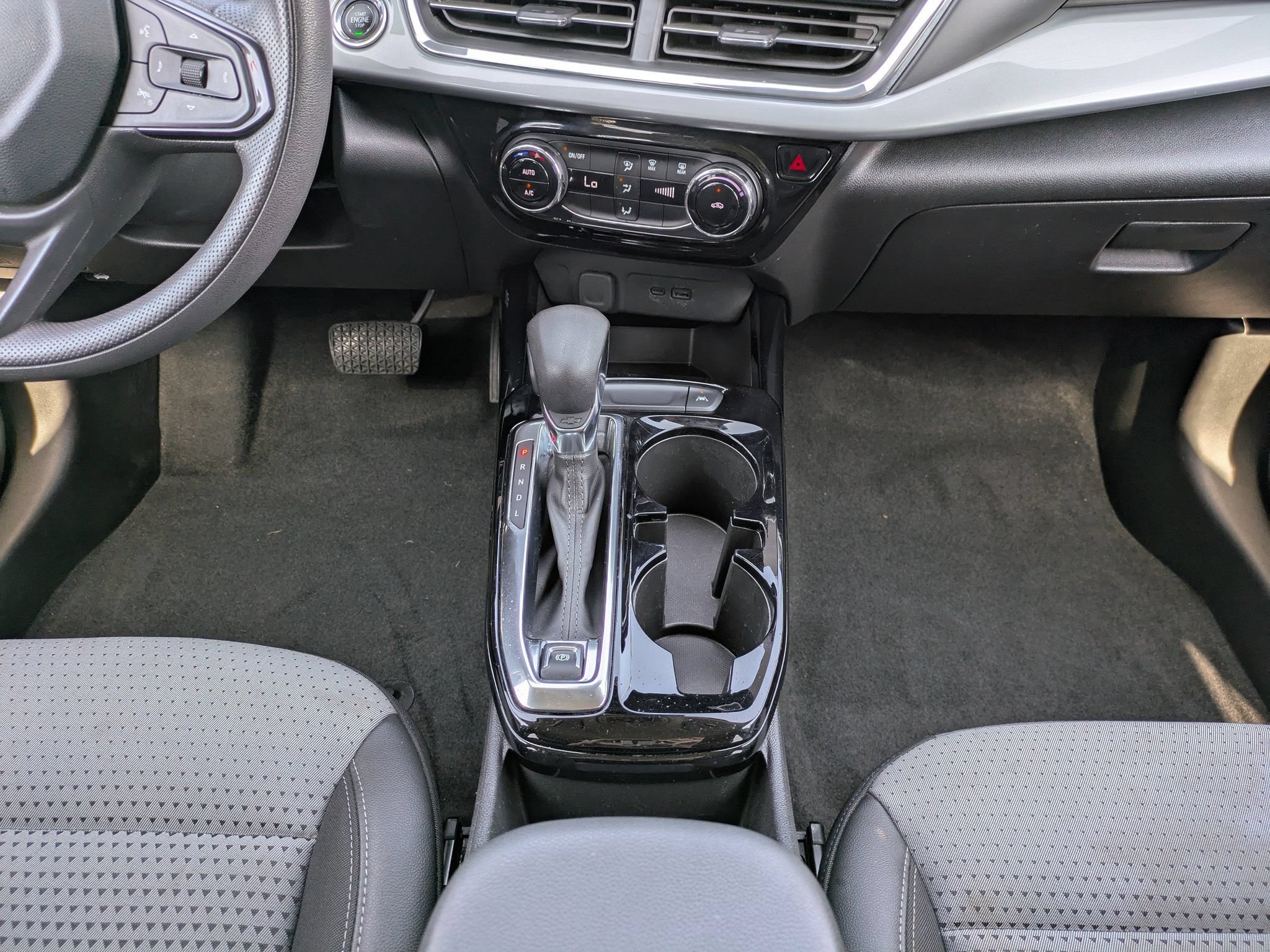 Used 2025 Chevrolet Trax LT FWD image 20