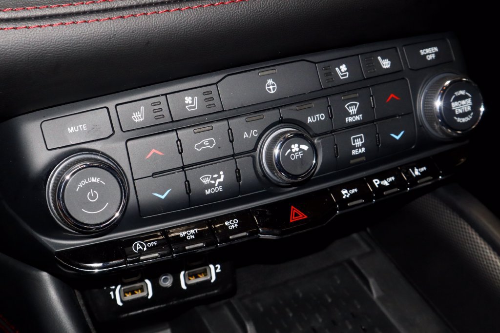 Used 2025 Dodge Durango GT AWD/4WD image 34