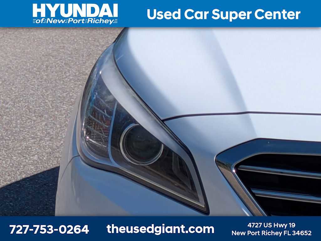 Used 2015 Hyundai Sonata Limited w/ Option Group 06 FWD image 9