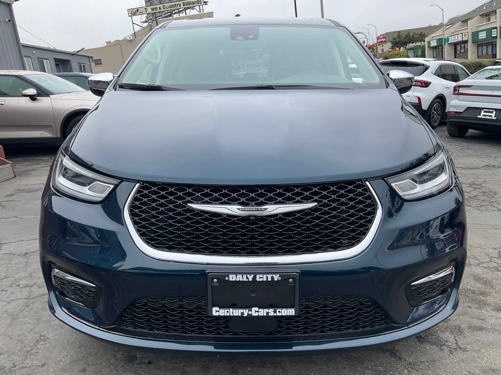 Used 2023 Chrysler Pacifica Limited FWD image 2