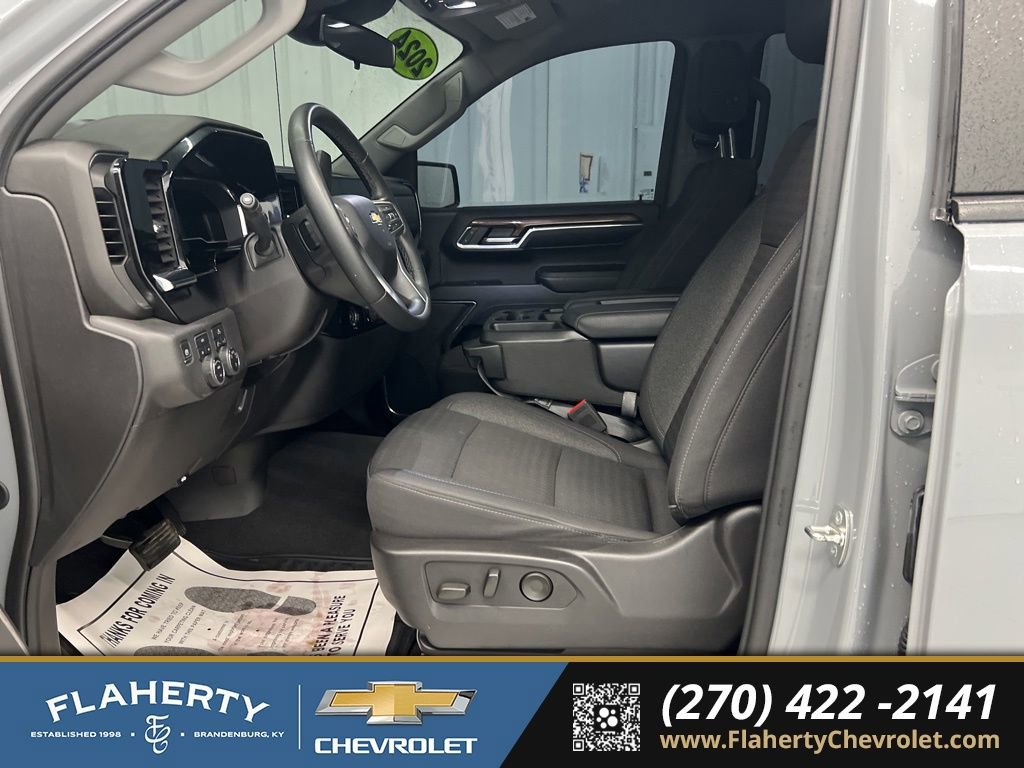 Used 2024 Chevrolet Silverado 1500 LT AWD/4WD image 9