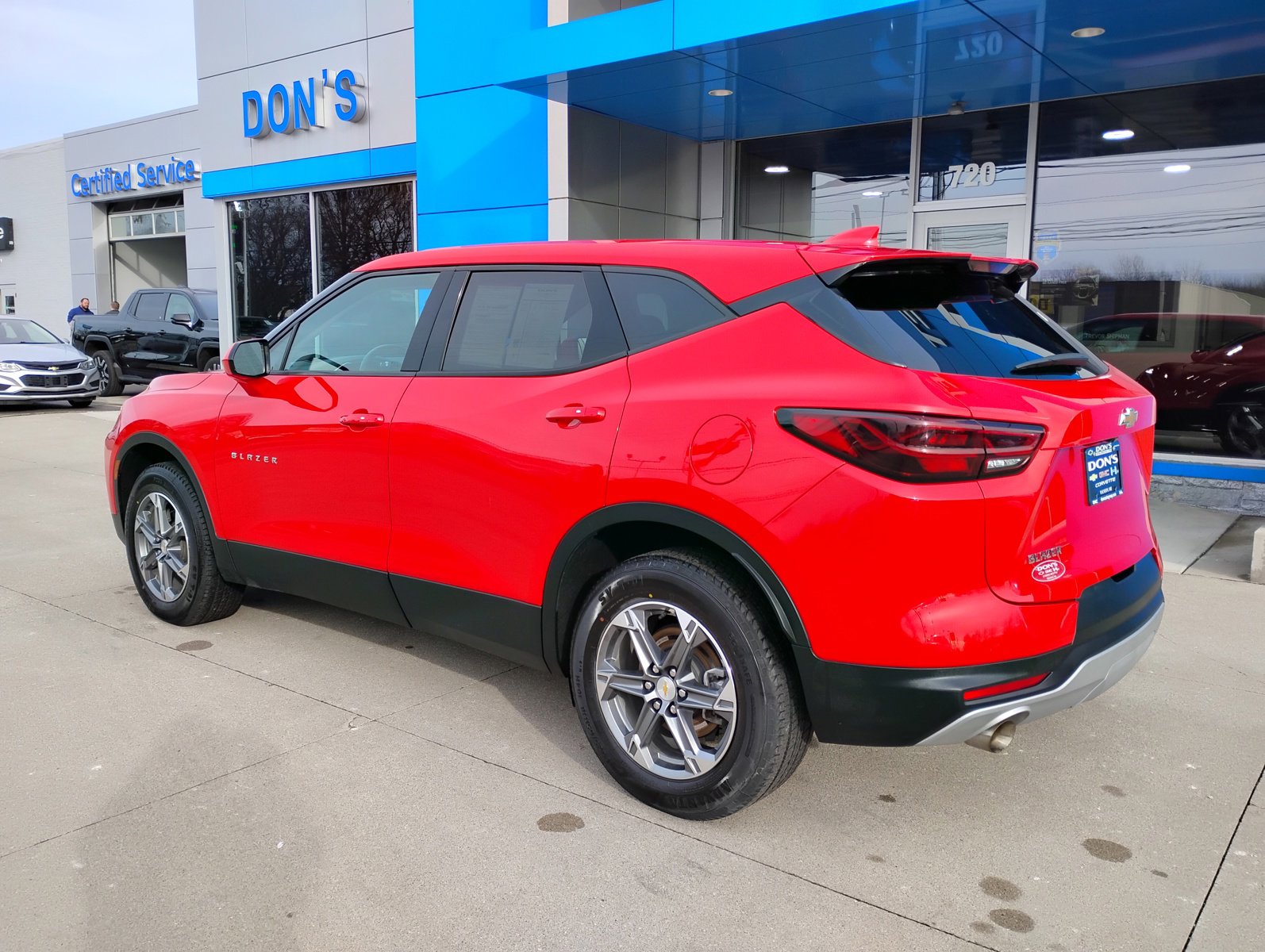 Used 2024 Chevrolet Blazer LT image 2