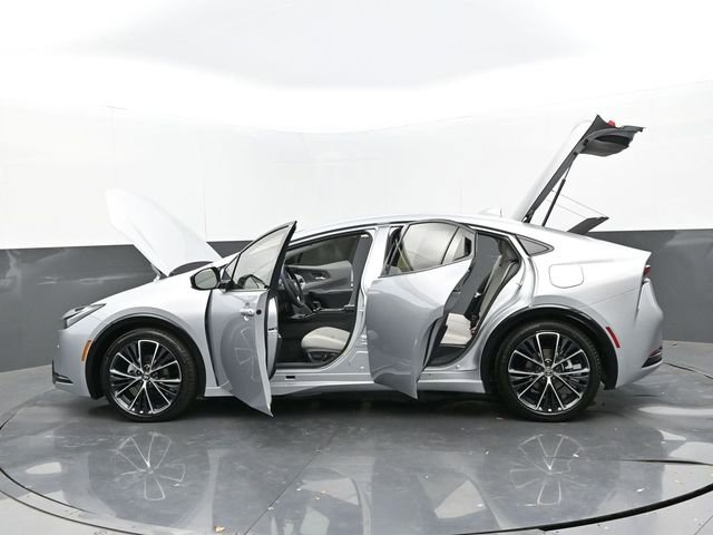 Used 2024 Toyota Prius XLE image 32