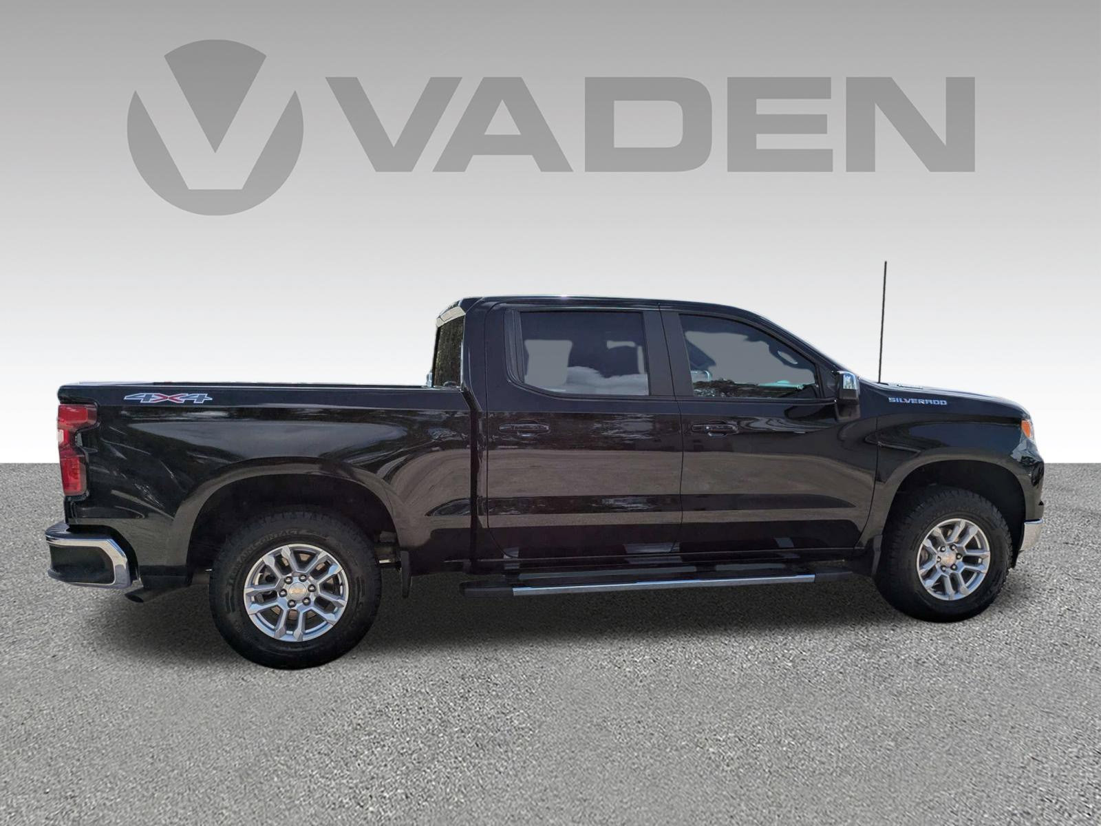 Used 2025 Chevrolet Silverado 1500 LT AWD/4WD image 24