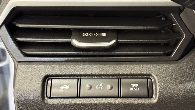 Used 2024 Nissan Altima 2.5 SR FWD image 31