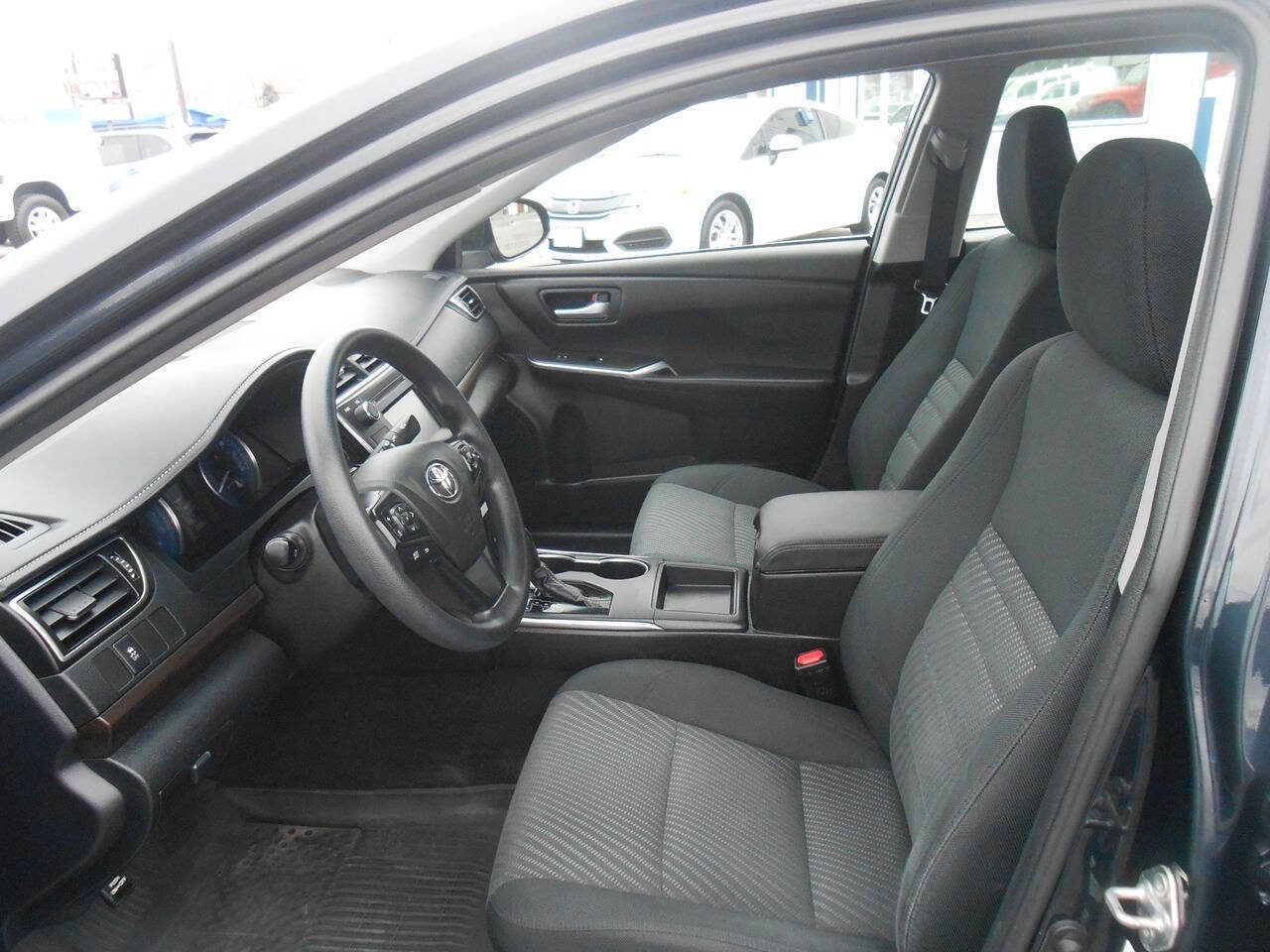 Used 2017 Toyota Camry LE FWD image 10