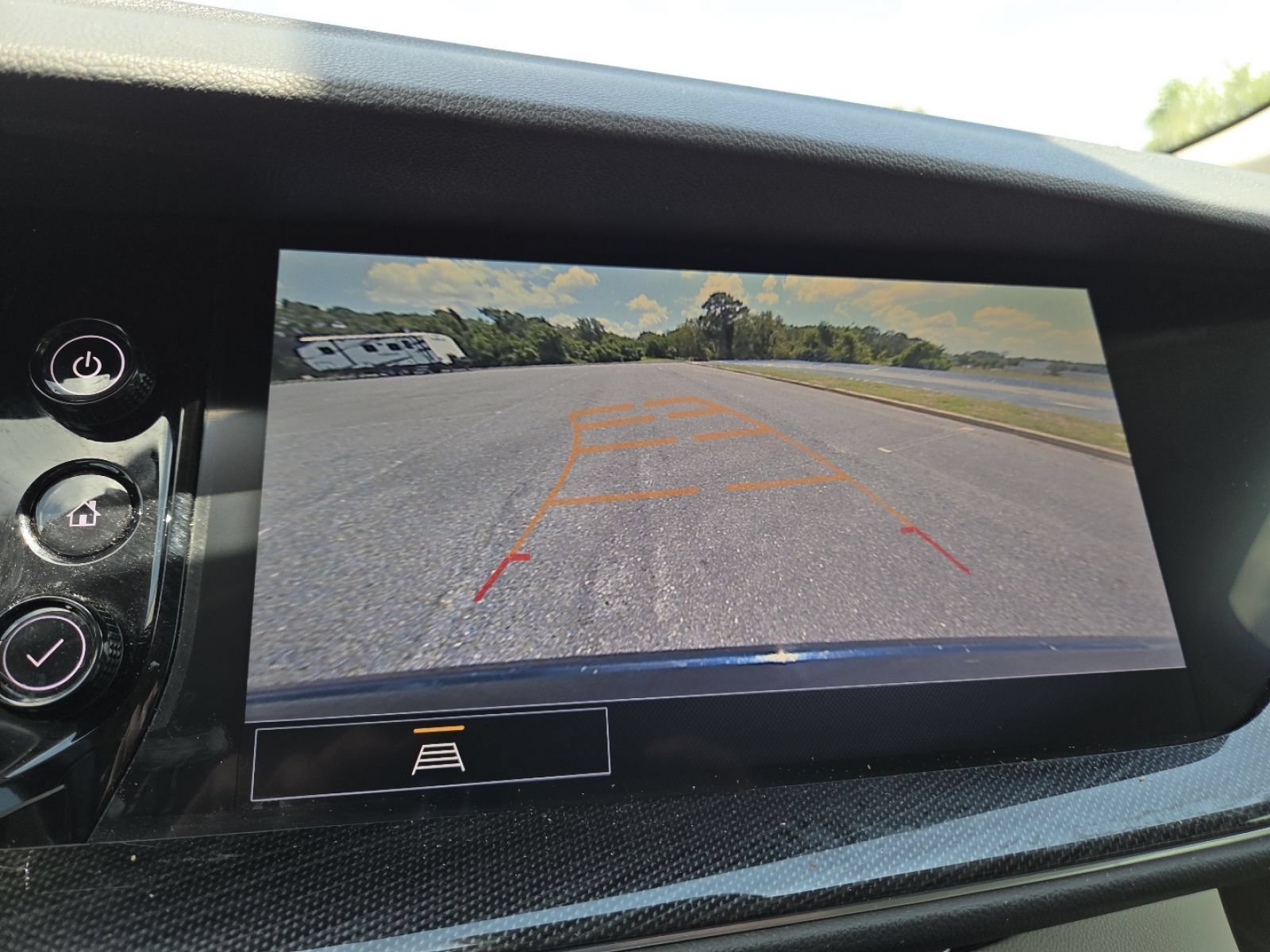 Used 2021 Buick Envision Essence FWD image 9