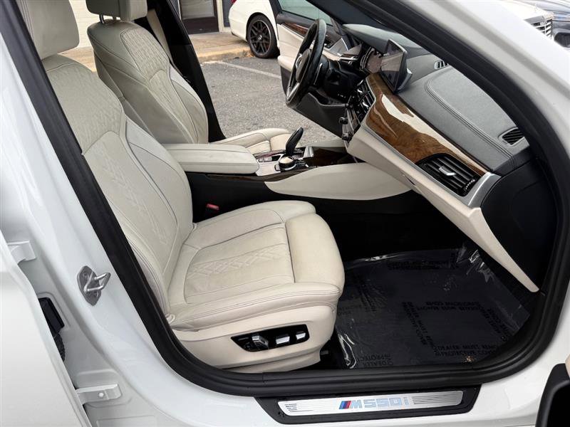 Used 2018 BMW M550i xDrive M550i AWD w/EXECUTIVE & DRIVE image 14