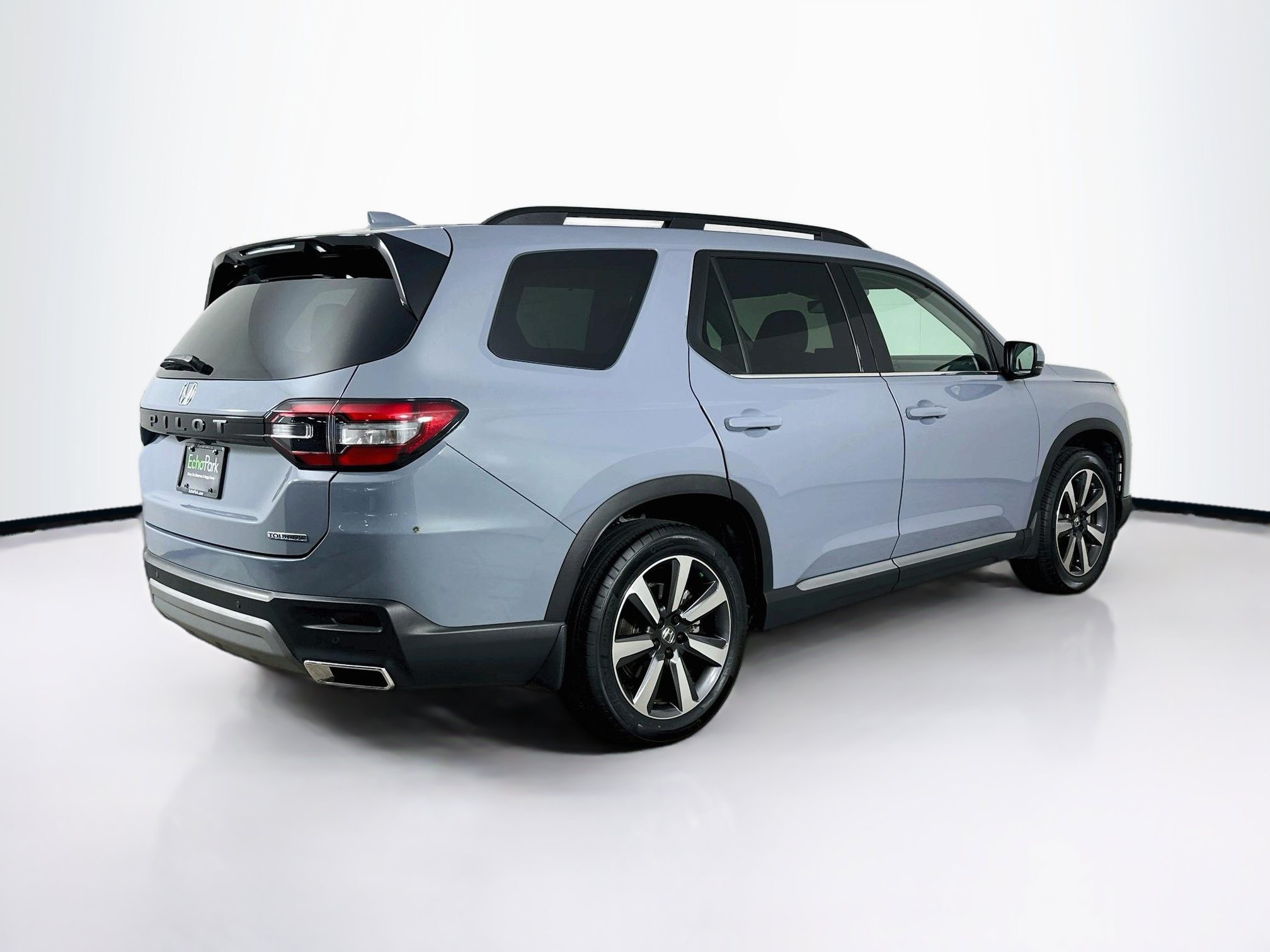 Used 2025 Honda Pilot Touring image 9