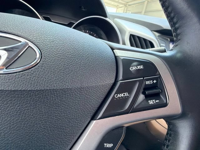 Used 2017 Hyundai Veloster FWD image 22
