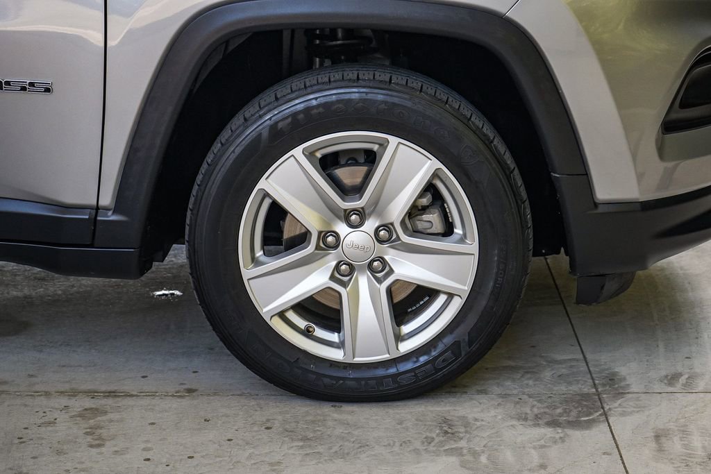 Used 2022 Jeep Compass Latitude image 11