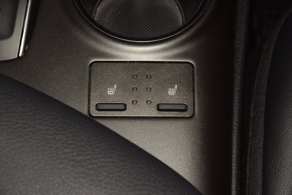 Used 2023 Toyota Camry SE w/ Cold Weather Package FWD image 32