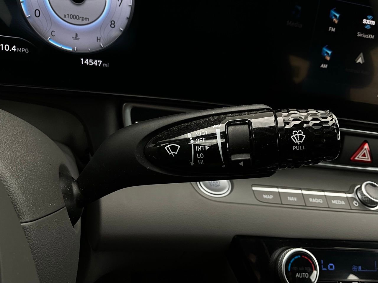 Used 2025 Hyundai Elantra SEL image 39