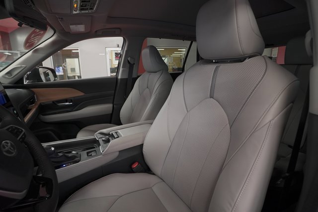 Used 2024 Toyota Grand Highlander Platinum image 12