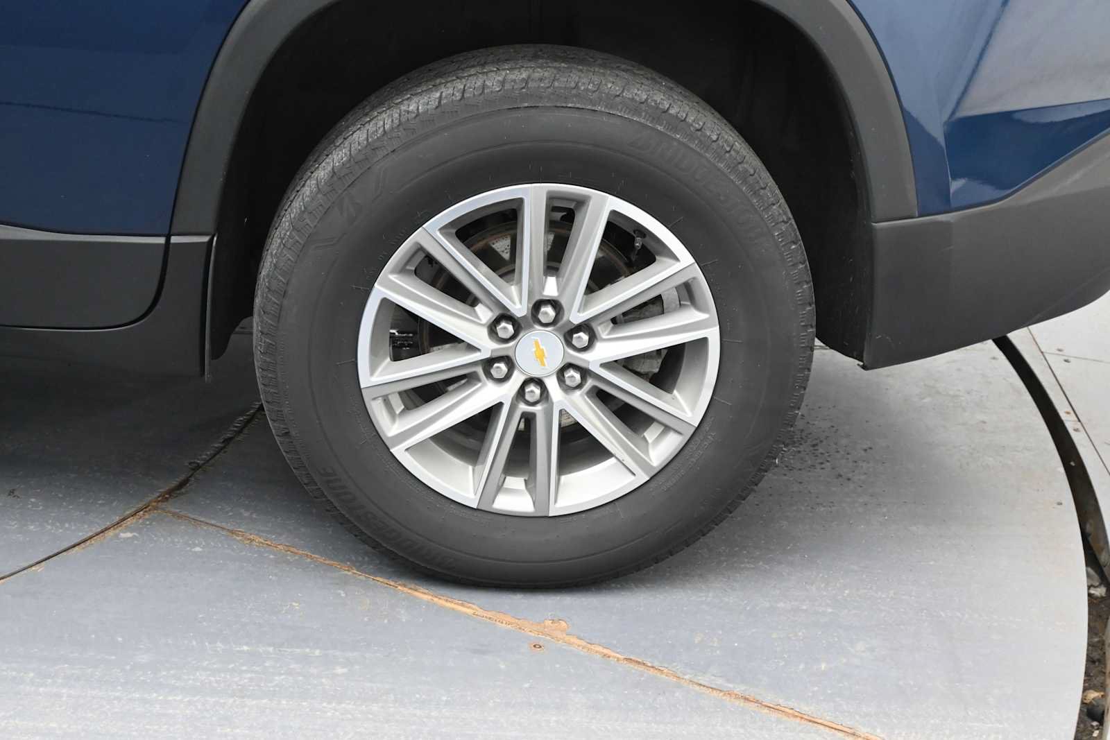 Used 2023 Chevrolet Traverse LT AWD/4WD image 5