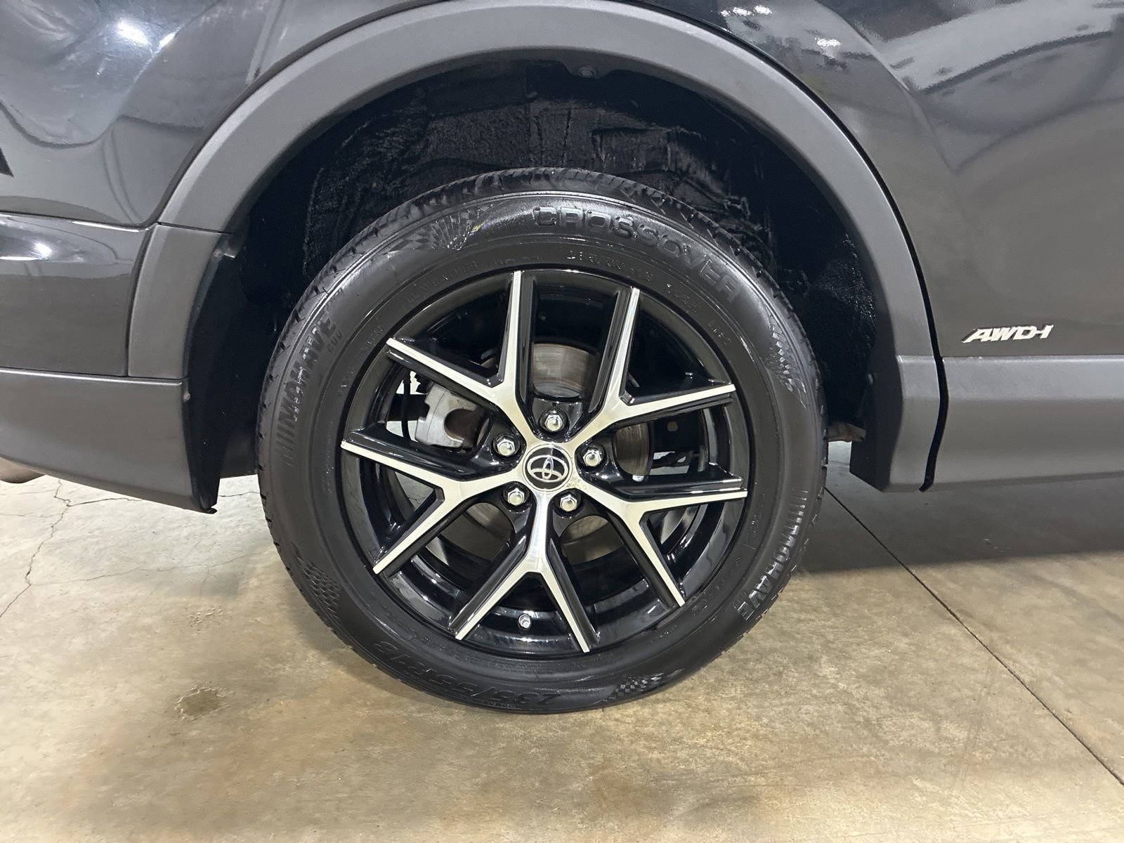 Used 2017 Toyota RAV4 SE image 10