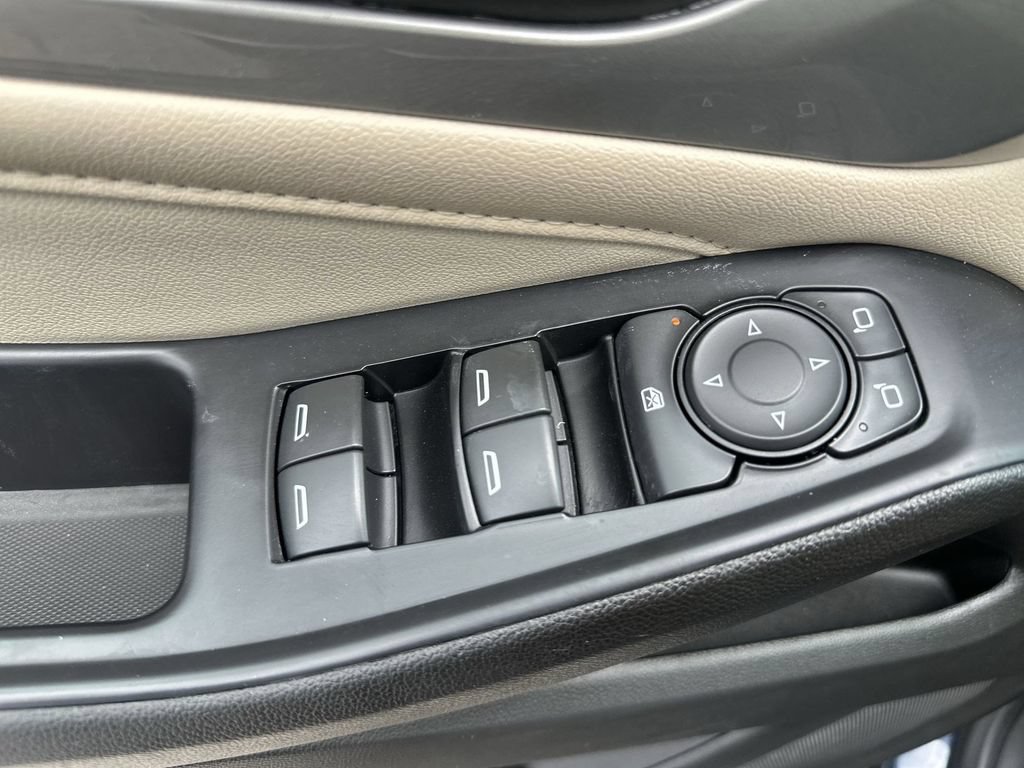 Used 2022 Chevrolet Traverse LS FWD image 15
